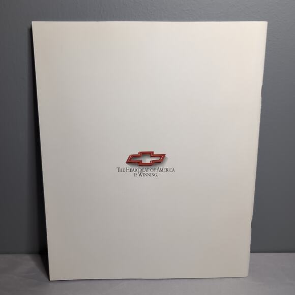 Vintage 1992 Chevrolet Corvette Deluxe Sales Brochure with Envelope - Picture 4 of 10